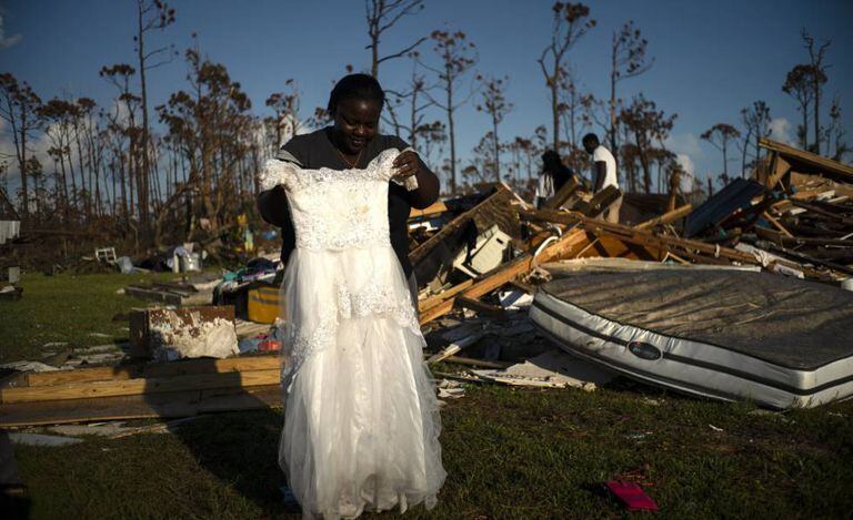 Uma das afetadas pelo Dorian, em 8 de setembro, e o que resta de sua casa destruída pelo furacão nas Bahamas.