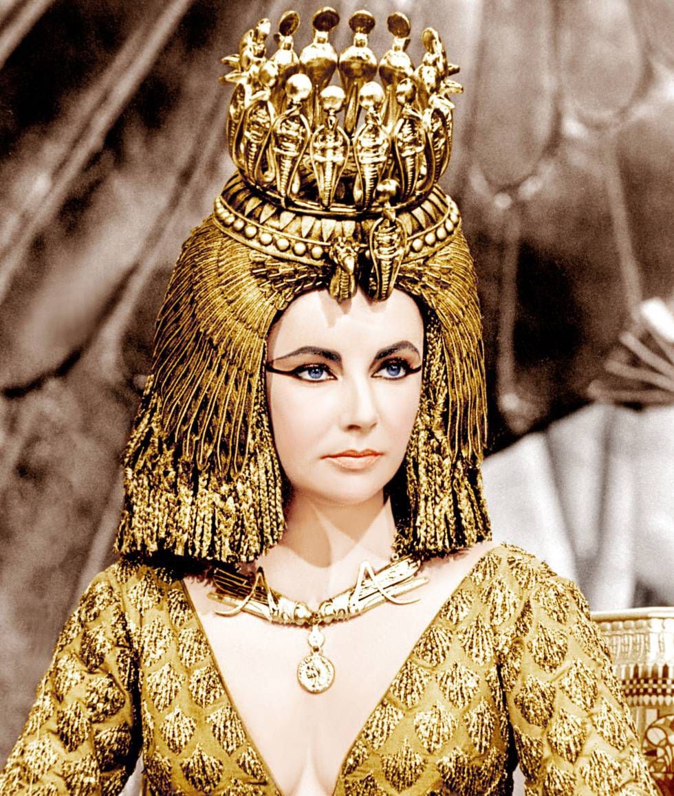 A Cleópatra que Elizabeth Taylor interpretou em 1963 era uma espécie de estrela pop que se vestia de forma luxuosa e extravagante.