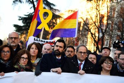 Os presidentes do Governo catalão, Quim Torra, e do Parlamento regional, Roger Torrent, nesta terça-feira em Madri.