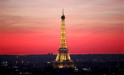 O amor acaba, mas uma viagem, seja a Paris (foto) ou a Poços de Caldas, levanta a moral da história.