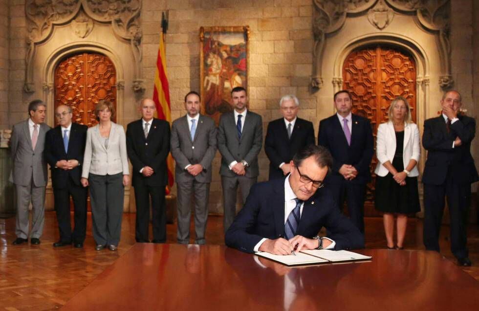 Artur Mas assina o decreto de convocação do referendo de 9 de novembro, em 27 de setembro de 2014