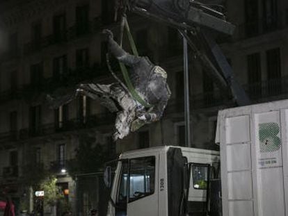 Prefeitura de Barcelona retirou os destroços do monumento esta madrugada