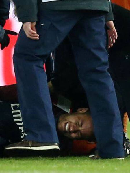 Neymar logo após sofrer a lesão.