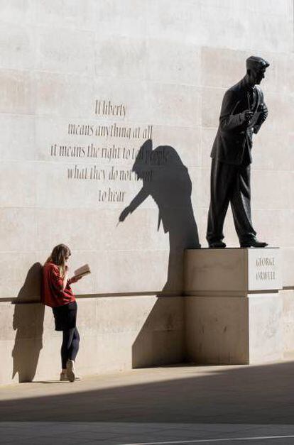 Estátua em homenagem a George Orwell em Londres