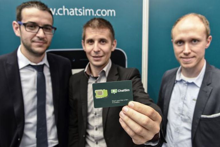 O cartão SIM 'ChatSim' em sua apresentação em Xangai.