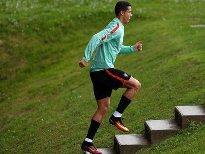 Cristiano Ronaldo durante treino de Portugal.