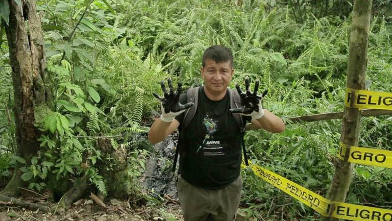 Frame do filme 'Toxitour' mostra Donald Moncayo, o guia local.
