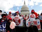 Simpatizantes de Trump protestan contra el ‘impeachment’, frente al Capitolio el pasado octubre.