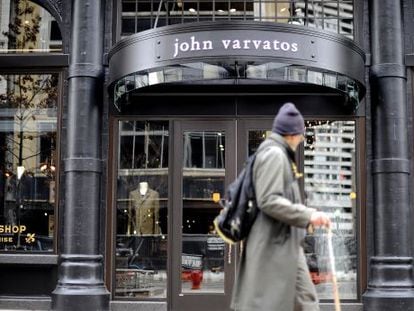 O estilista de luxo John Varvatos abriu uma loja no centro de Detroit na sexta-feira.