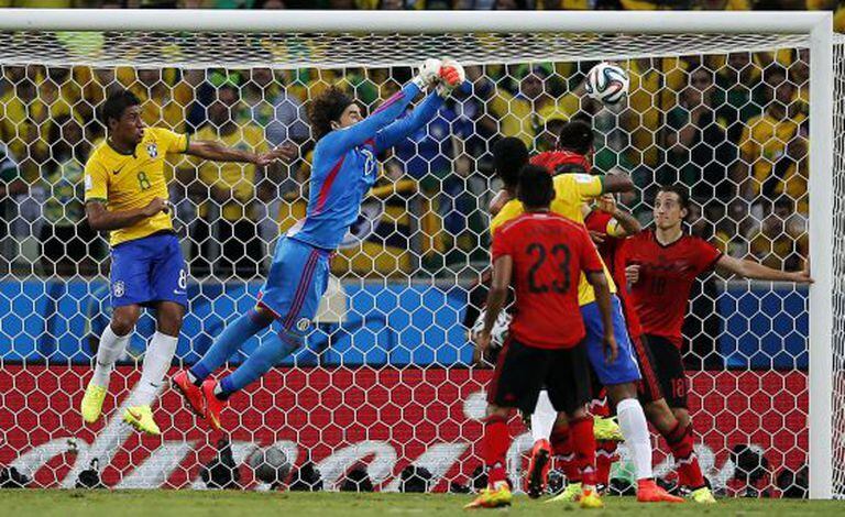 Ochoa afasta o perigo da área mexicana.