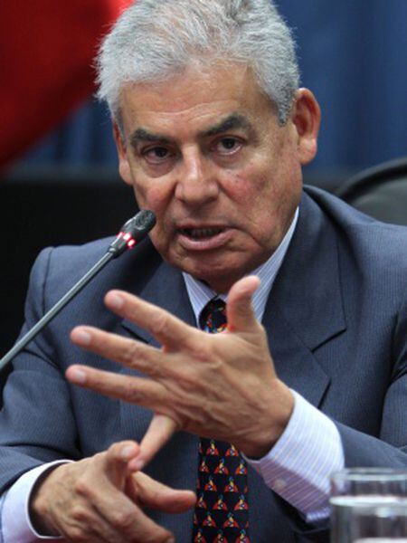 César Villanueva em uma coletiva de imprensa em dezembro.