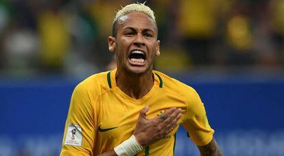 Neymar comemora seu gol contra a Colômbia.