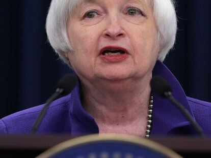 Janet Yellen, presidenta do Fed, anuncia a alta de juros.
