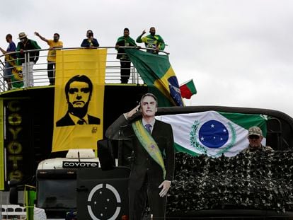 Manifestantes favoráveis ao presidente Jair Bolsonaro protestam contra o ex-ministro Sergio Moro em Brasília, no dia 9 de maio.