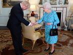 Isabel II recibe al primer ministro, Boris Johnson, en el Palacio de Buckingham