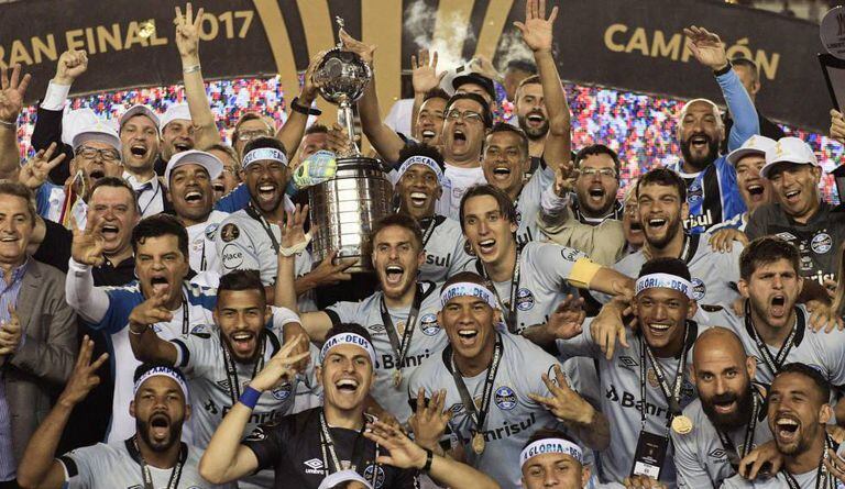 O Gremio celebra o tricampeonato da América.
