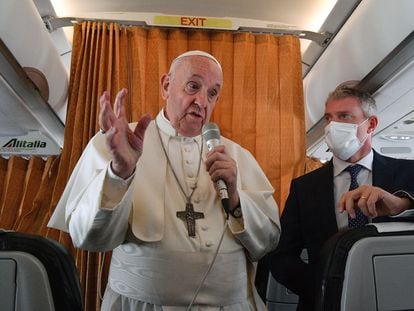 O papa Francisco durante a entrevista coletiva realizada no avião ao voltar para Roma.