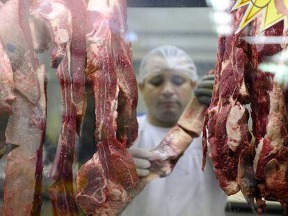 Em novo golpe à exportação, EUA suspendem compra de carne fresca do Brasil