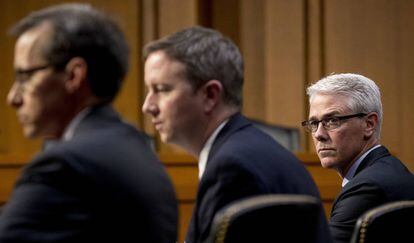 Representantes do Google, Twitter e Facebook depõem no Senado dos EUA.