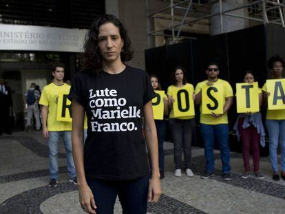 Viúva de Marielle Franco, Monica Benicio, participa de manifestação que marcou os três meses do assassinato da vereadora no Rio de Janeiro. 