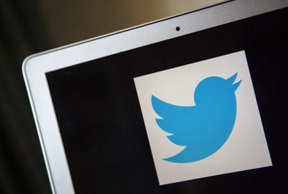 O logotipo do Twitter em um computador.