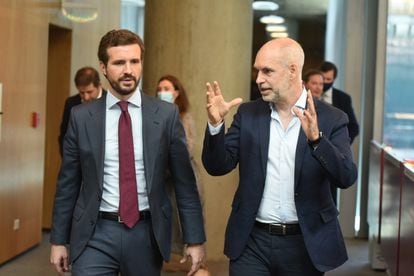 Pablo Casado together with the mayor of Buenos Aires, Horacio Rodríguez Larreta, at the headquarters of the Portenho Government, on December 7. 